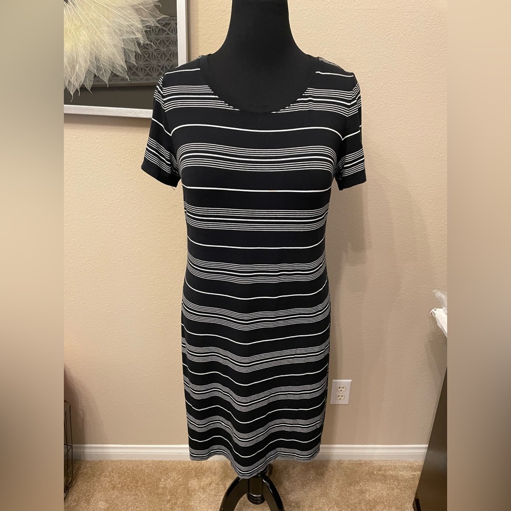 T-Shirt Dress. Size X Black & white stripe